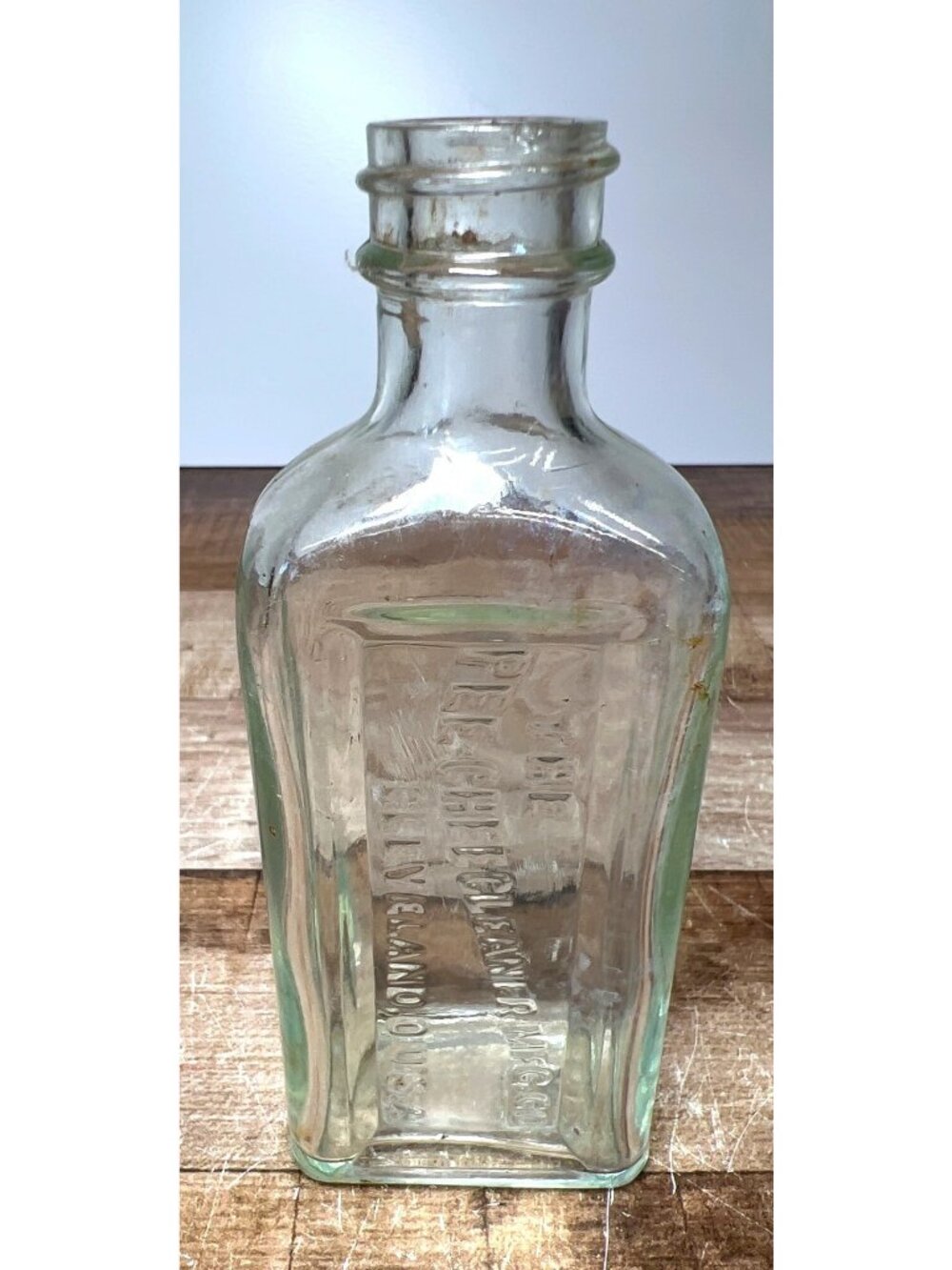Antique Green Glass Bottle Emboss Pee Cheecleaner Mfg. Co Cleveland, O. U.S.A.